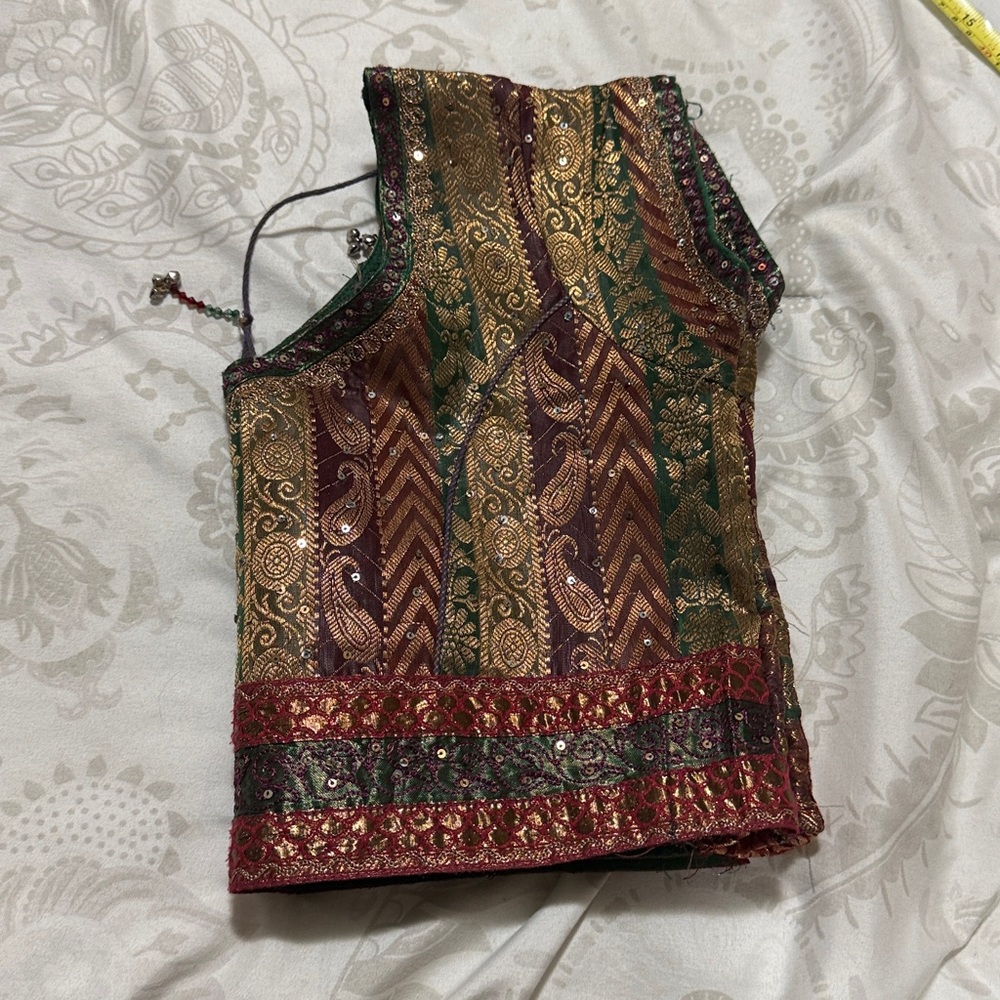 Multicolor Embroidered Blouse - Picture 3 of 5